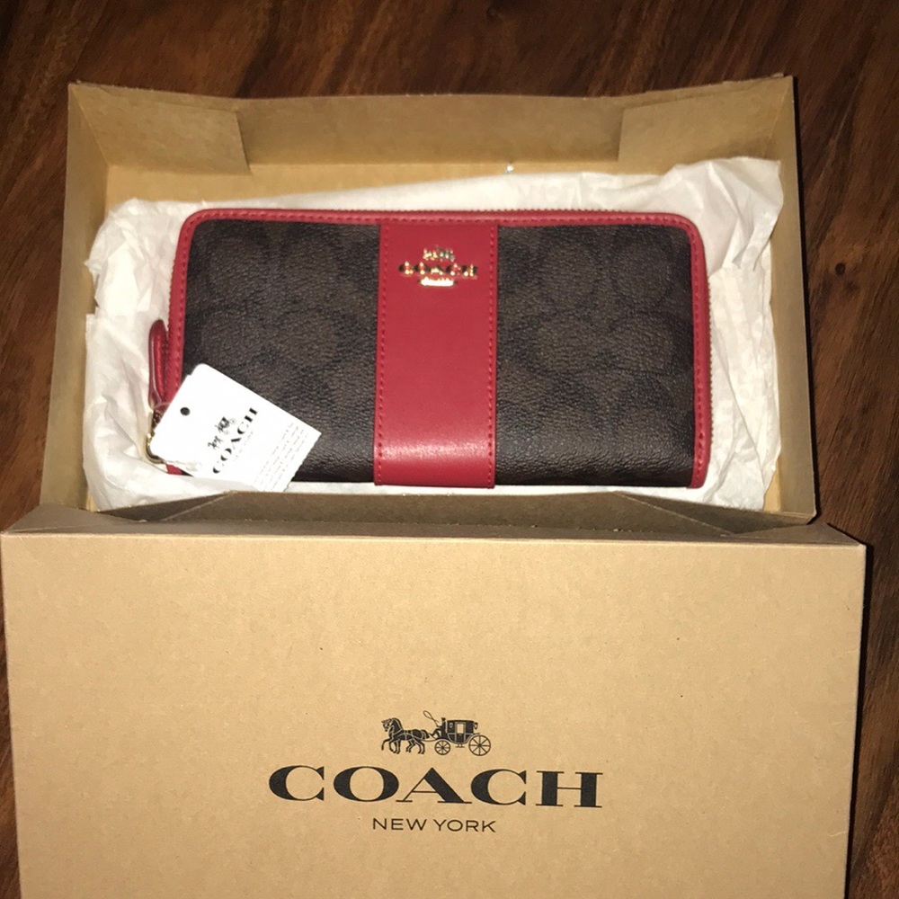 New coach wallet with tags!